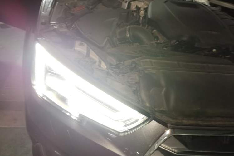 Used Audi A4L 2019 40 TFSI Fashion Edition China VI Emission Standard Engine Bay Right