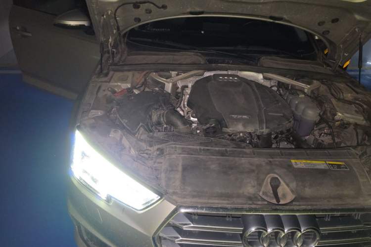 Used Audi A4L 2019 40 TFSI Fashion Edition China VI Emission Standard Engine Bay Right