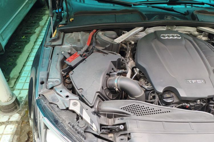 Used Audi A4L 2019 40 TFSI Fashion Edition China VI Emission Standard Engine Bay Right