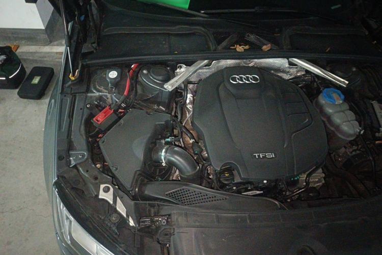 Used Audi A4L 2019 40 TFSI Fashion Version China V Engine Bay Right