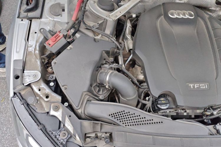 Used Audi A4L 2019 40 TFSI Fashion Edition China VI Emission Standard Engine Bay Right