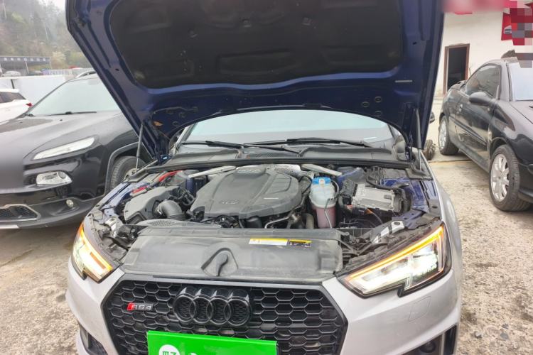 Used Audi A4L 2019 40 TFSI Fashion Edition China VI Emission Standard Engine Bay
