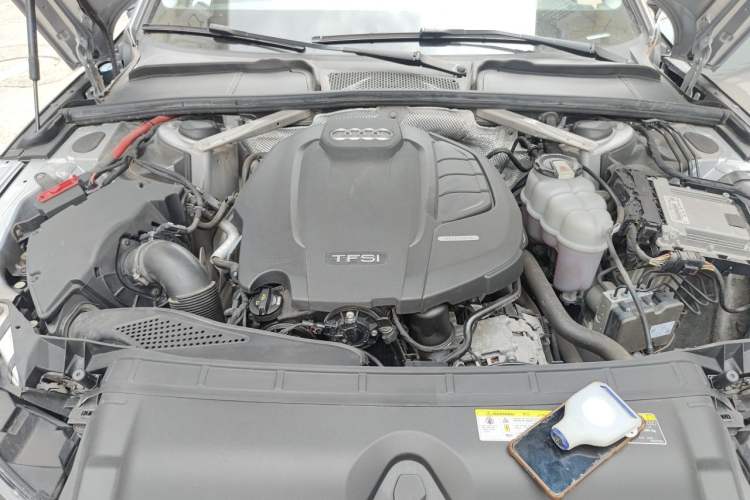 Used Audi A4L 2019 40 TFSI Ambition China VI Engine Bay