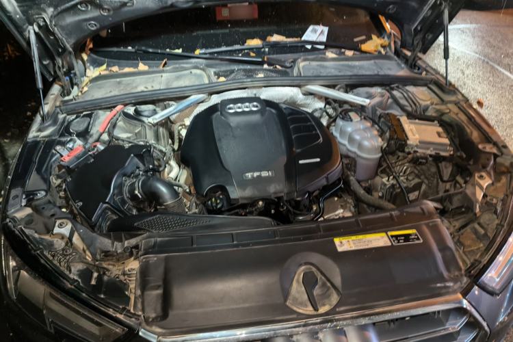 Used Audi A4L 2019 40 TFSI Fashion Edition China VI Emission Standard Engine Bay