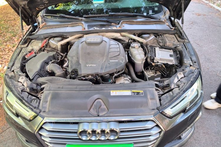 Used Audi A4L 2019 40 TFSI Fashion Edition China VI Emission Standard Engine Bay