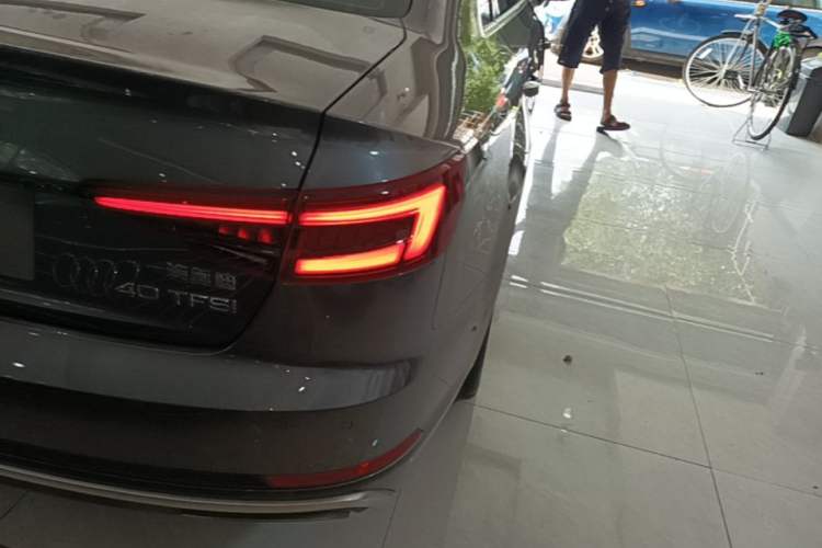 Used Audi A4L 2019 40 TFSI Fashion Edition China VI Emission Standard Exterior 3