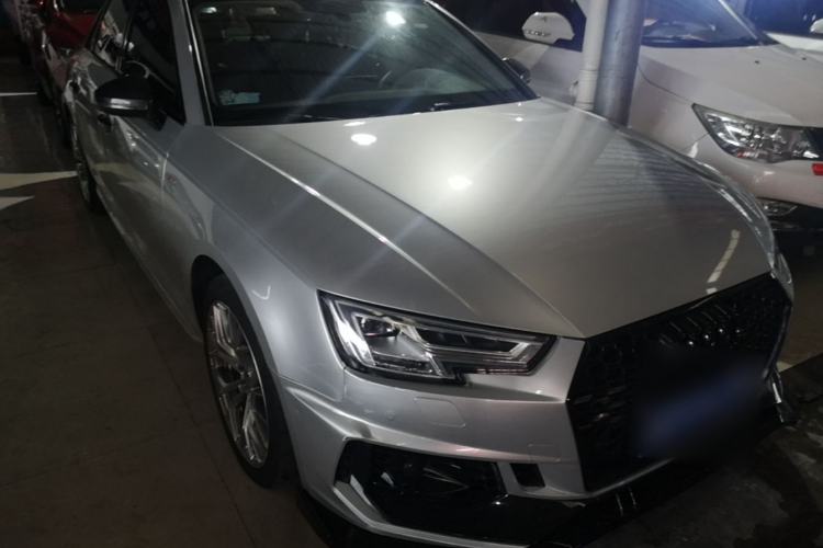 Used Audi A4L 2019 40 TFSI Fashion Edition China VI Emission Standard Front Right 45 Deg
