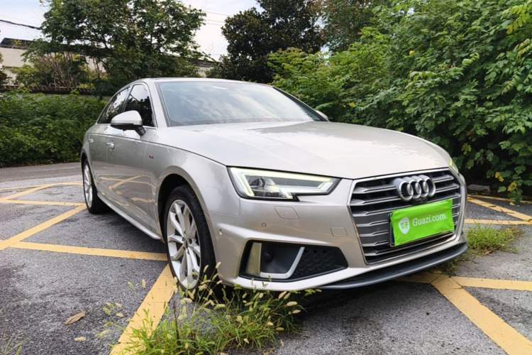 Used Audi A4L 2019 40 TFSI Fashion Edition China VI Emission Standard Front Right 45 Deg