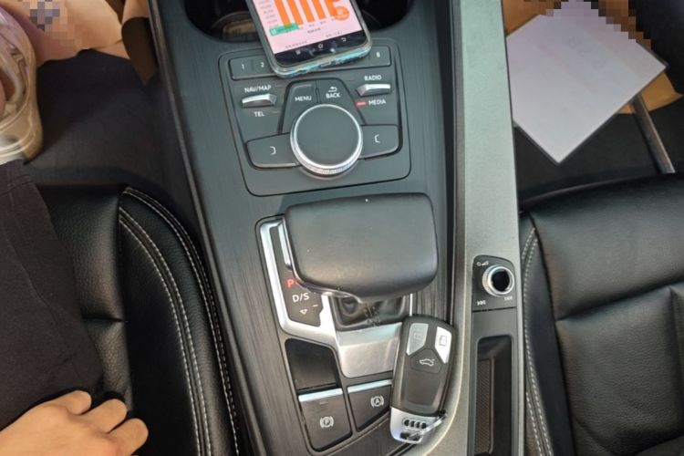 Used Audi A4L 2019 40 TFSI Ambition China VI Gear Lever