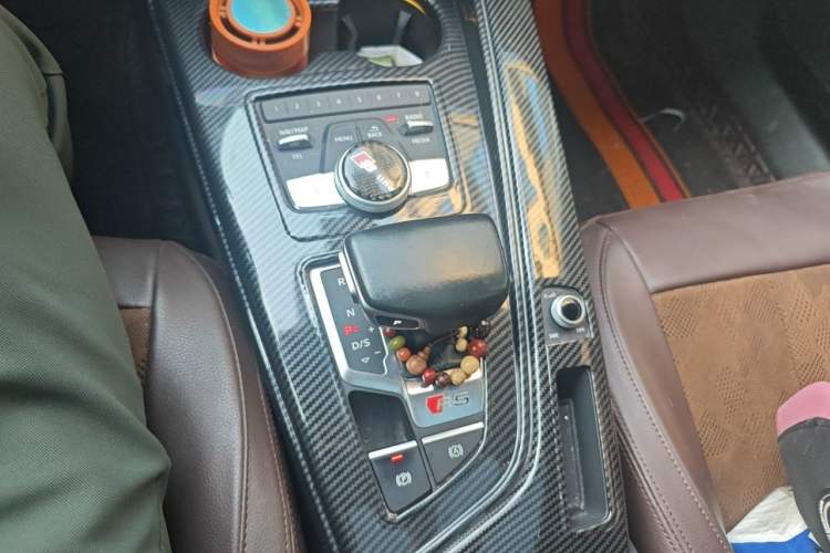Used Audi A4L 2019 40 TFSI Fashion Edition China VI Emission Standard Gear Lever