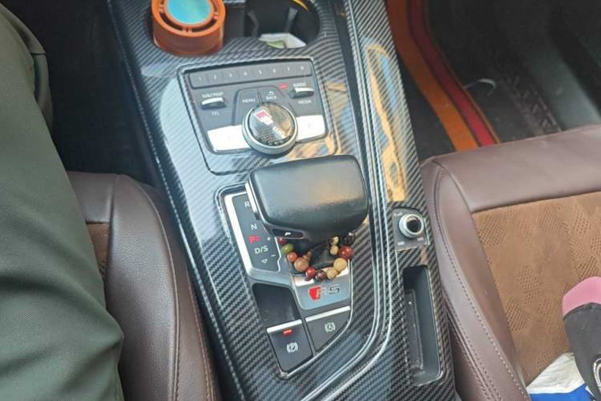 Used Audi A4L 2019 40 TFSI Fashion Edition China VI Emission Standard Gear Lever