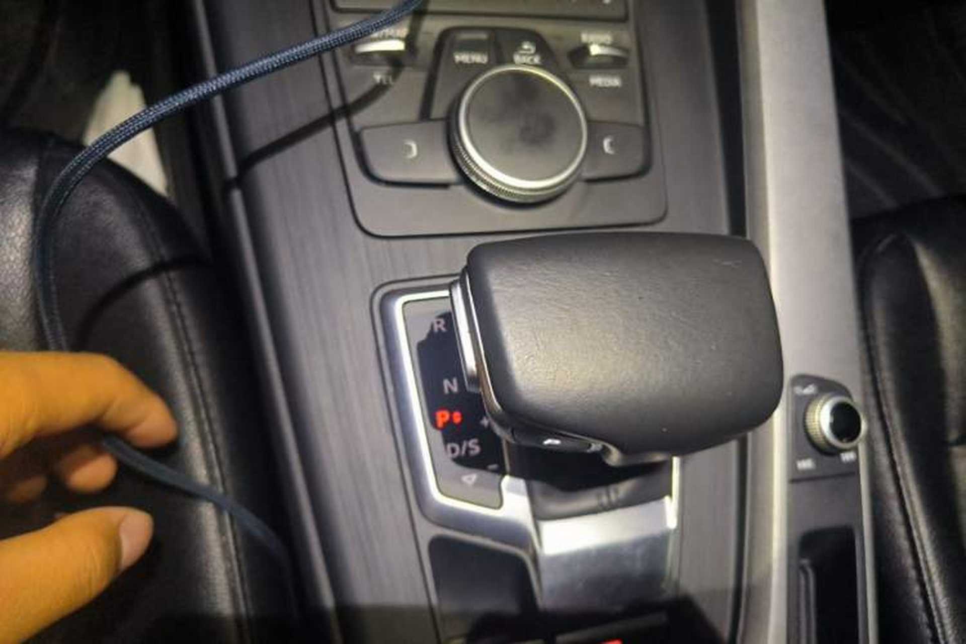 Used Audi A4L 2019 40 TFSI Ambition China VI Gear Lever