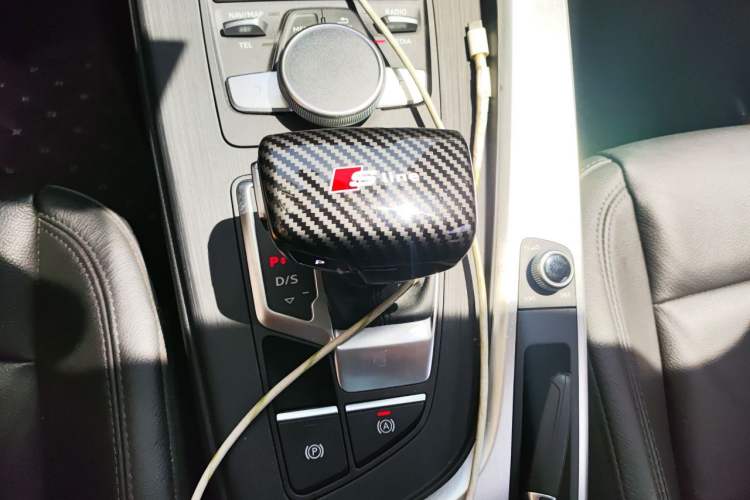 Used Audi A4L 2019 40 TFSI Fashion Version China V Gear Lever