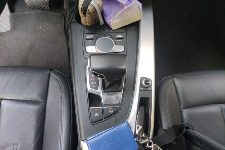 Used Audi A4L 2019 40 TFSI Sporty Version China V Gear Lever