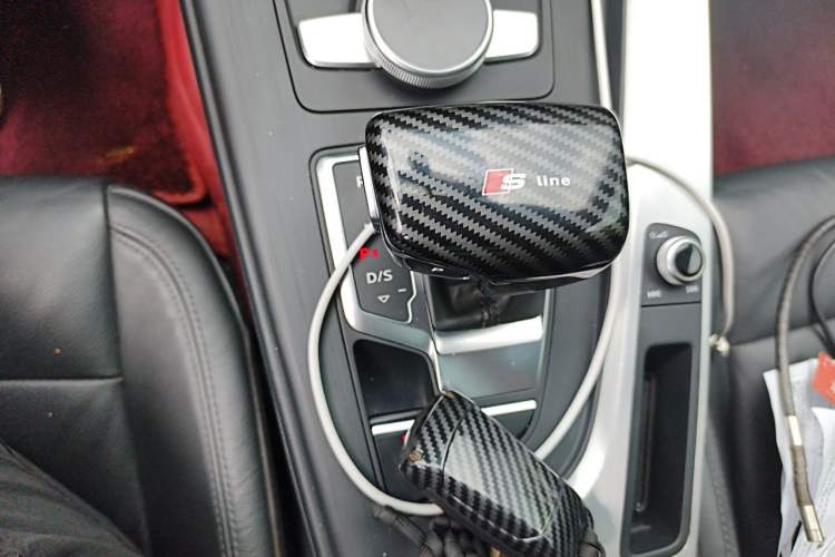Used Audi A4L 2019 40 TFSI Fashion Edition China VI Emission Standard Gear Lever