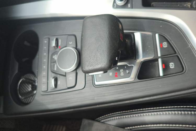 Used Audi A4L 2019 40 TFSI Ambition China VI Gear Lever