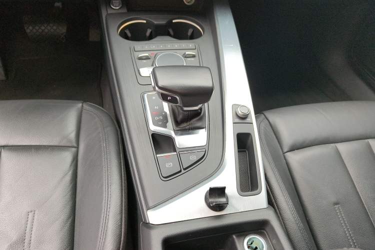 Used Audi A4L 2019 40 TFSI Fashion Version China V Gear Lever