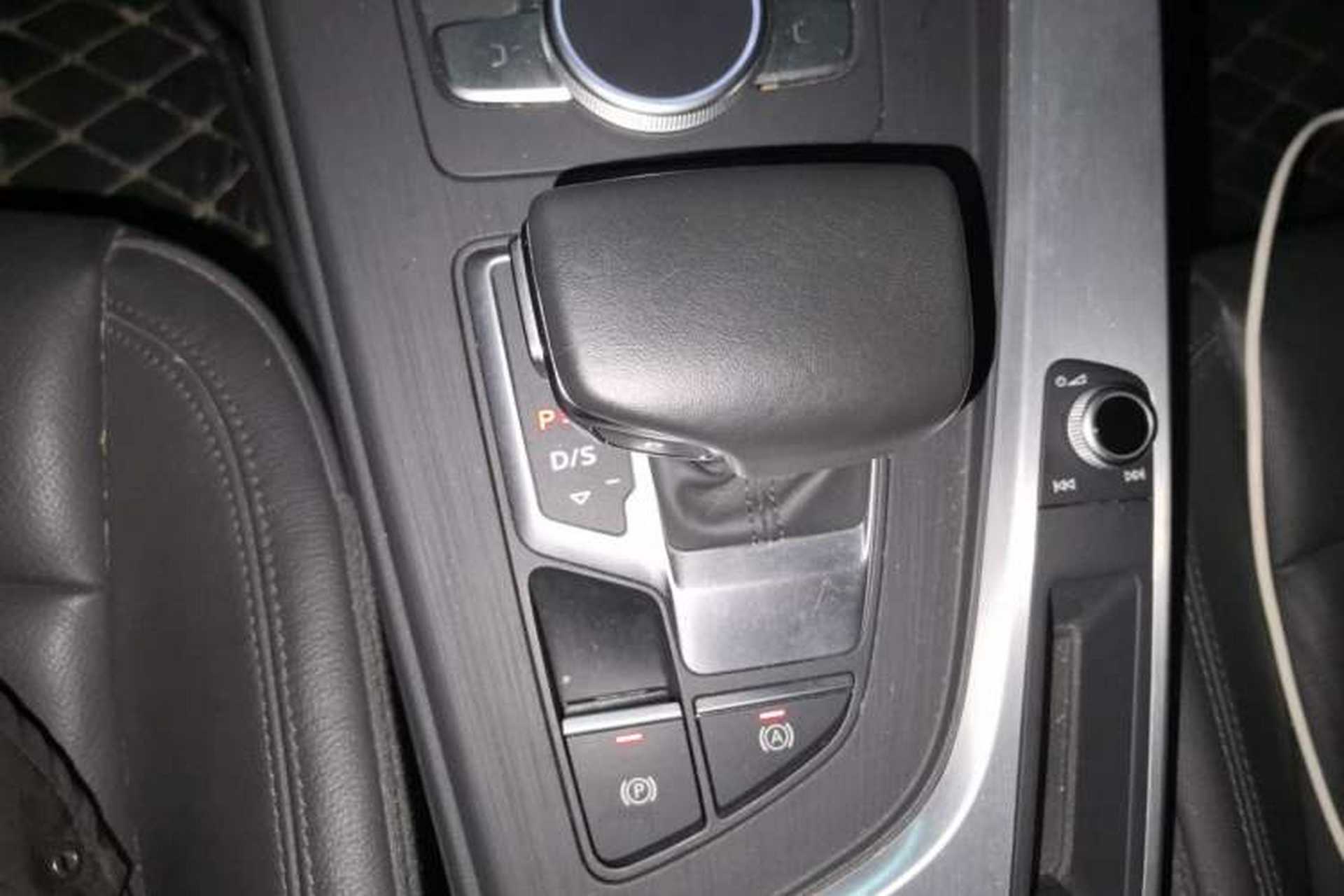 Used Audi A4L 2019 40 TFSI Fashion Edition China VI Emission Standard Gear Lever
