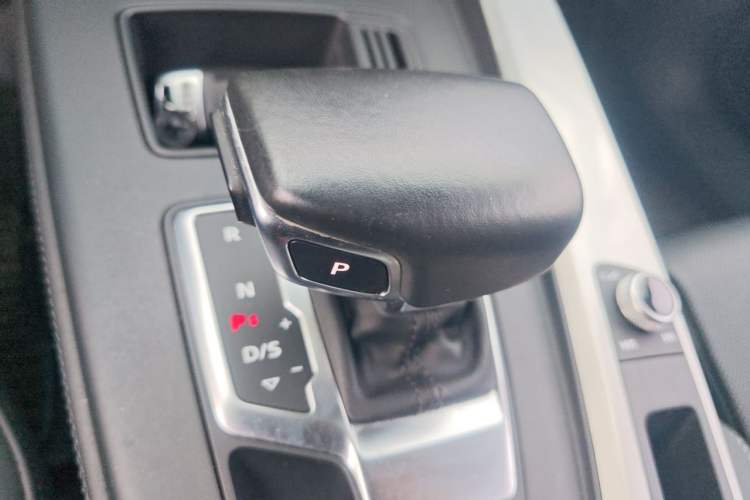 Used Audi A4L 2019 45 TFSI quattro Individual Sport Edition China VI Gear Lever