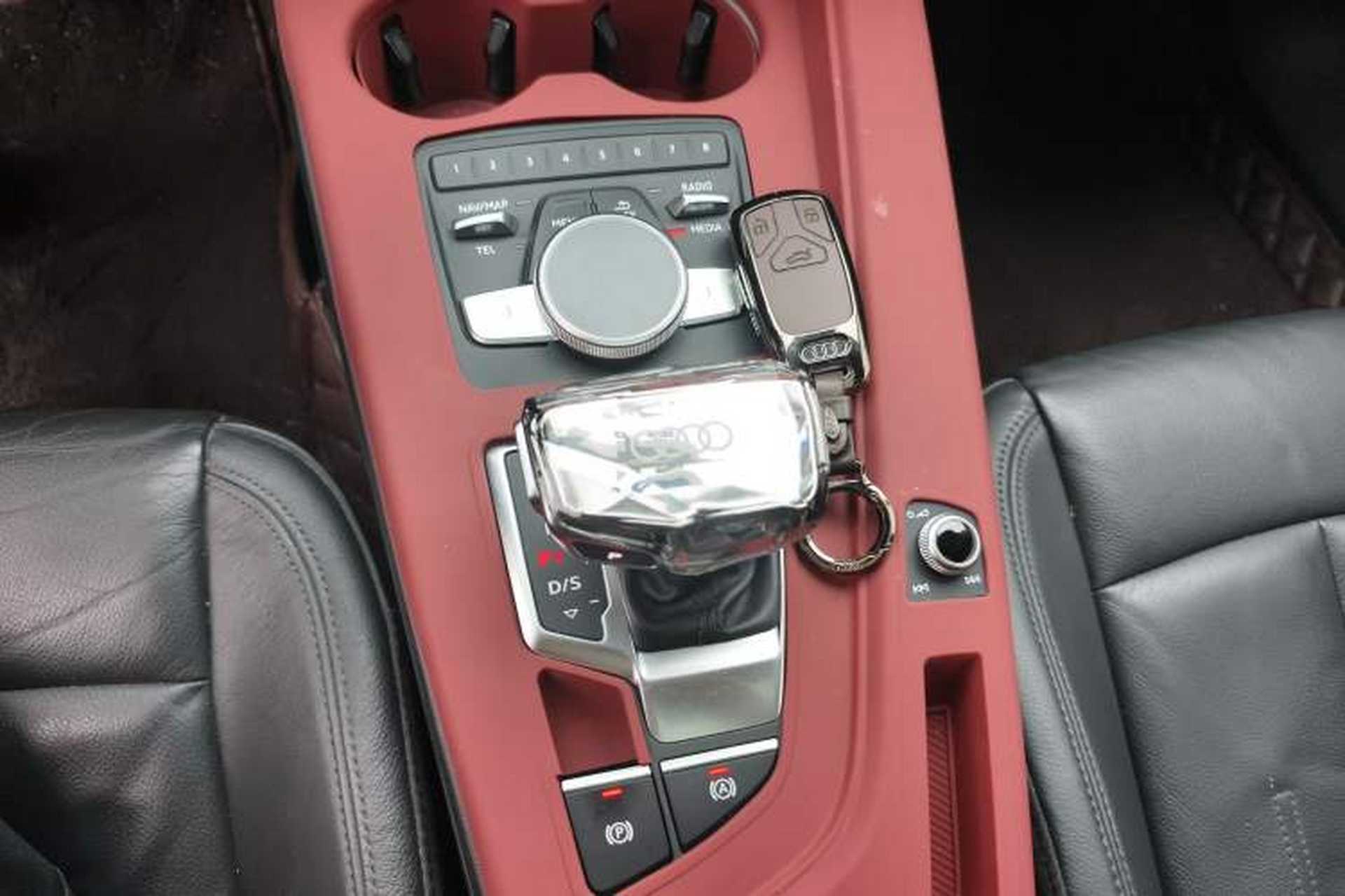 Used Audi A4L 2019 40 TFSI Fashion Edition China VI Emission Standard Gear Lever