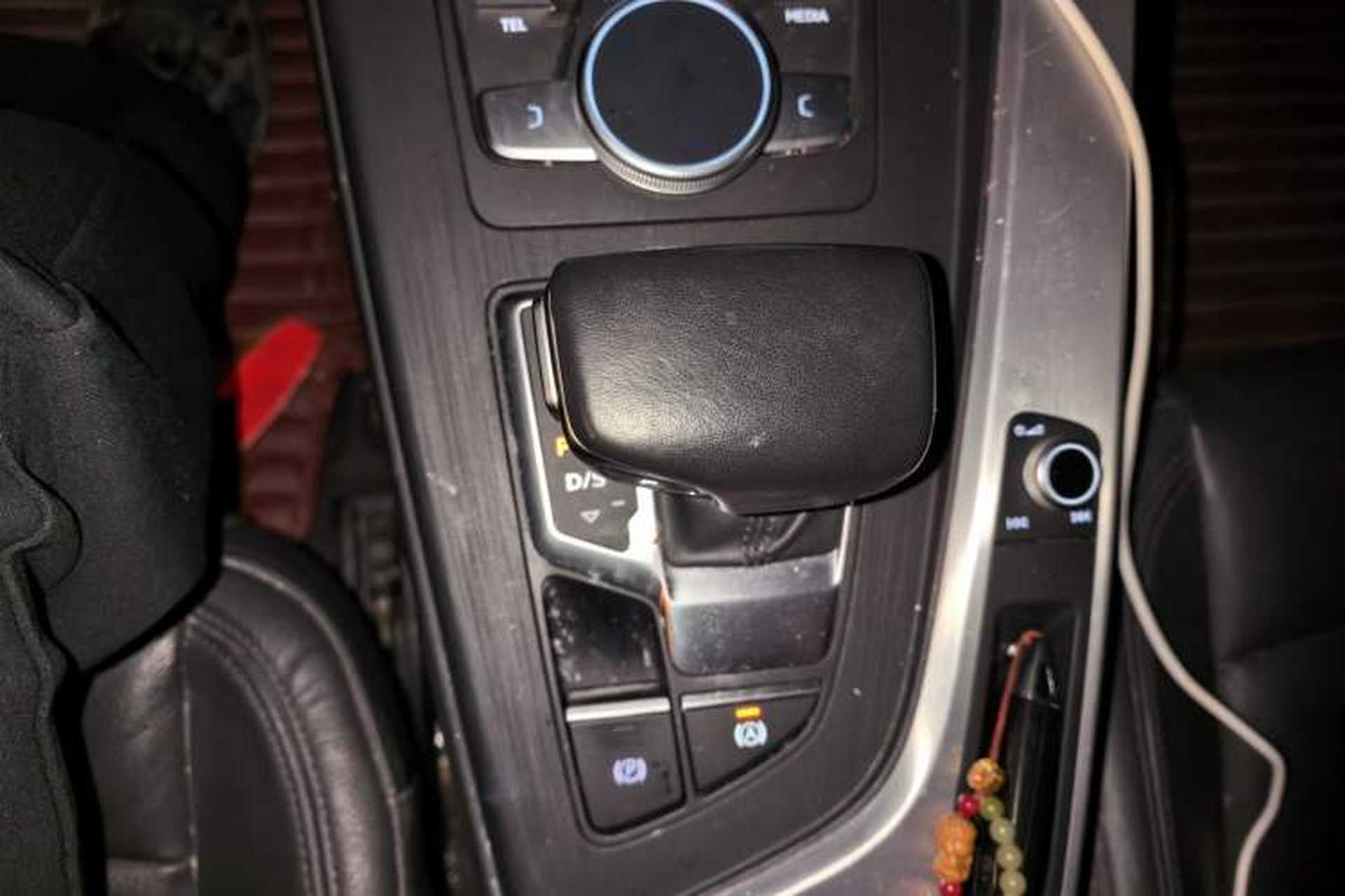 Used Audi A4L 2019 40 TFSI Fashion Edition China VI Emission Standard Gear Lever