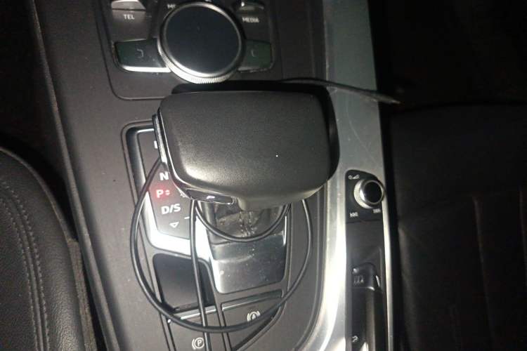 Used Audi A4L 2019 40 TFSI Fashion Version China V Gear Lever