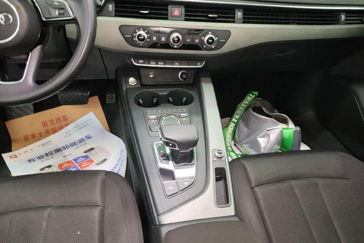 Used Audi A4L 2019 40 TFSI Ambition China VI Gear Lever