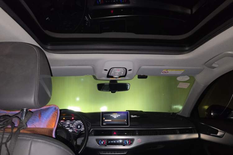 Used Audi A4L 2019 40 TFSI Fashion Edition China VI Emission Standard Headliner