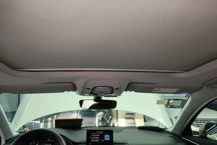 Used Audi A4L 2019 40 TFSI Ambition China VI Headliner
