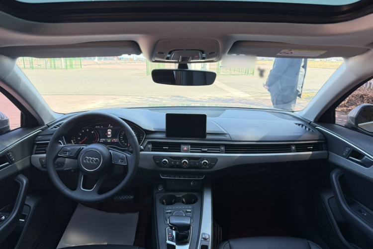 Used Audi A4L 2019 40 TFSI Ambition China VI Interior 1