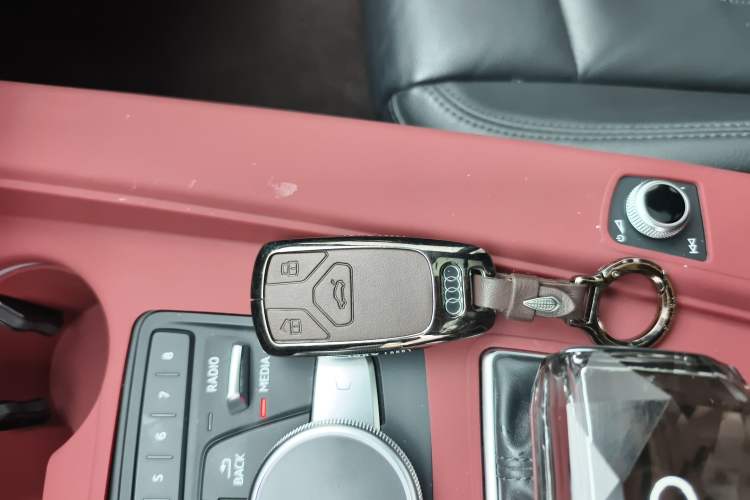 Used Audi A4L 2019 40 TFSI Fashion Edition China VI Emission Standard Interior 1