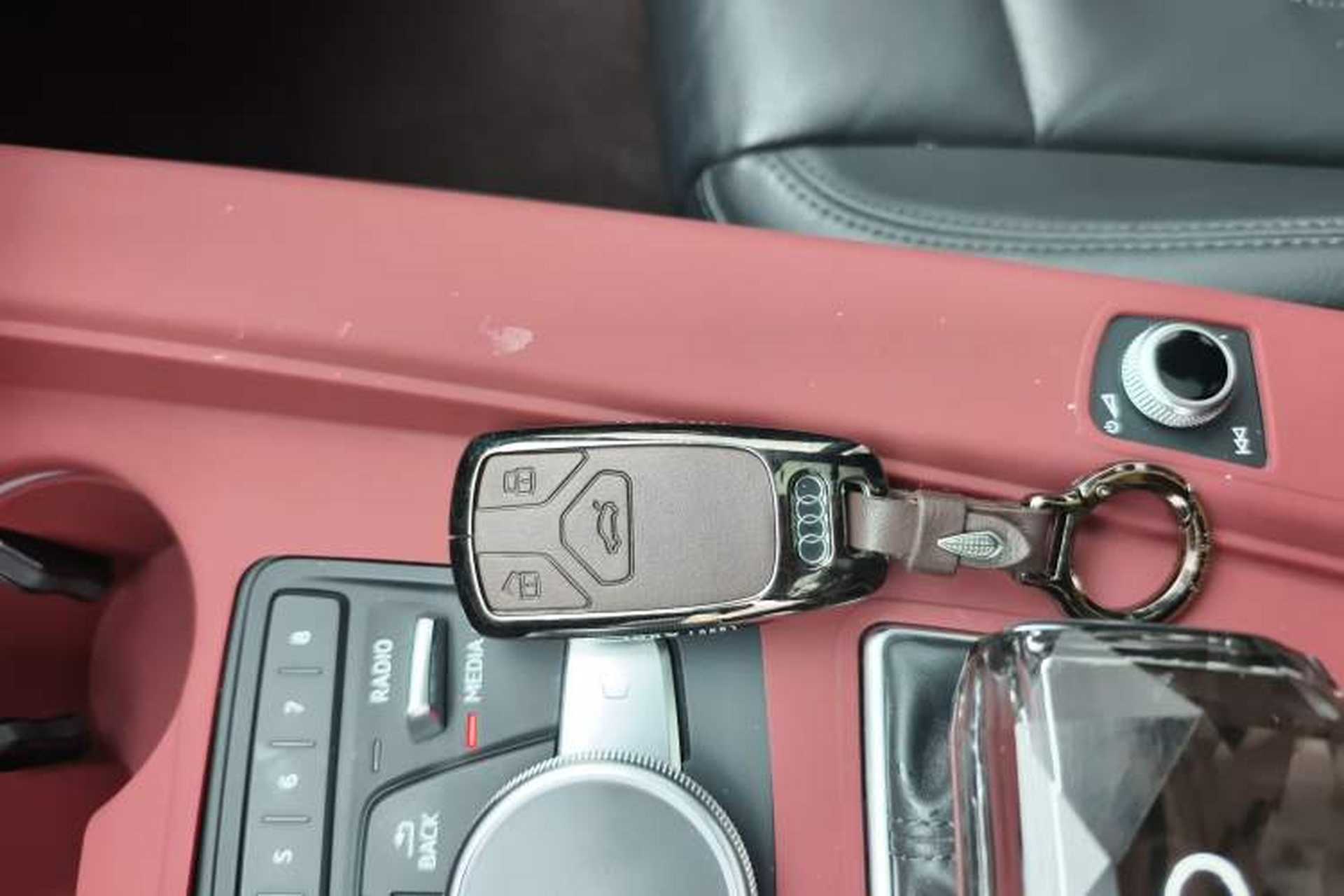 Used Audi A4L 2019 40 TFSI Fashion Edition China VI Emission Standard Interior 1