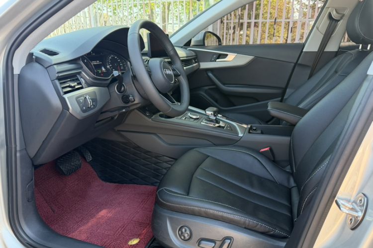 Used Audi A4L 2019 40 TFSI Ambition China VI Interior 2