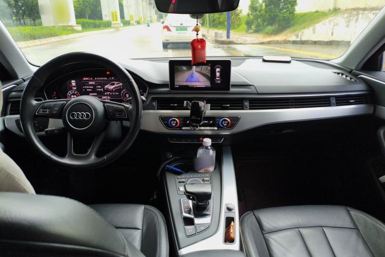 Used Audi A4L 2019 40 TFSI Fashion Edition China VI Emission Standard Interior 2