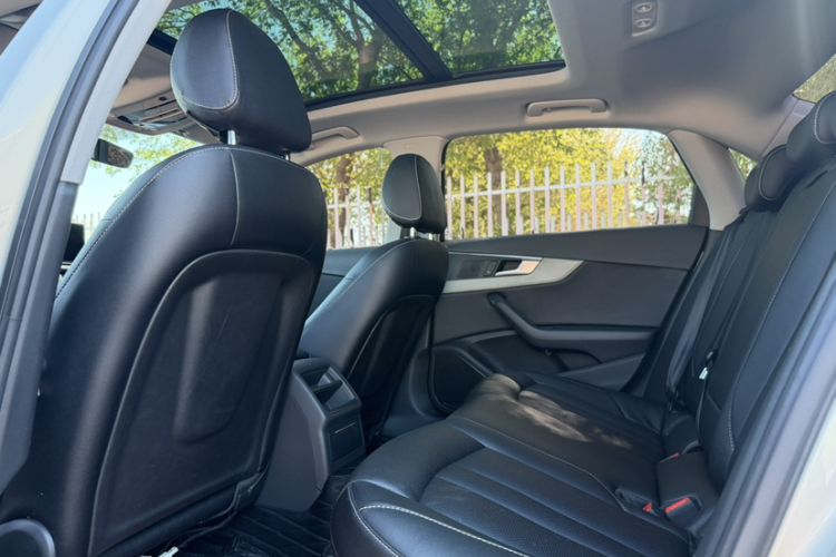 Used Audi A4L 2019 40 TFSI Ambition China VI Interior 3