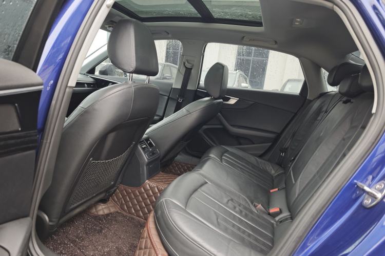 Used Audi A4L 2019 40 TFSI Fashion Edition China VI Emission Standard Interior 3