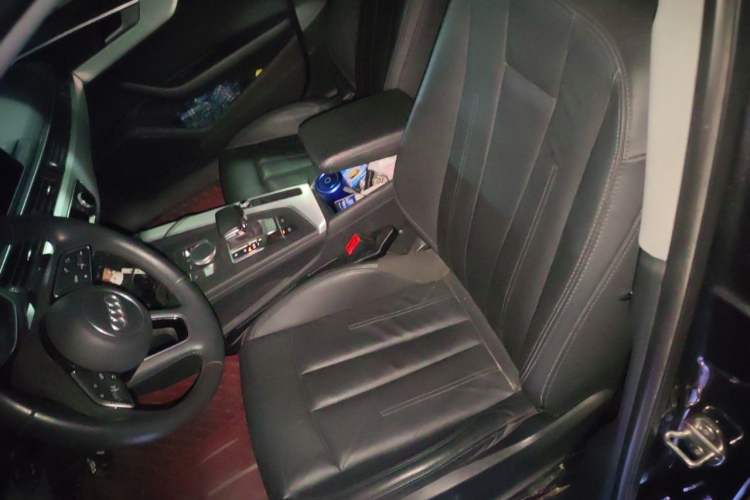 Used Audi A4L 2019 40 TFSI Fashion Edition China VI Emission Standard Left Front Seat