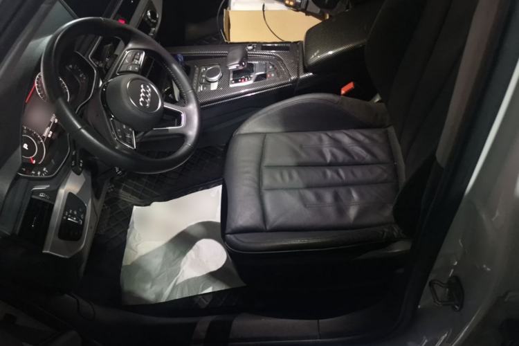 Used Audi A4L 2019 40 TFSI Fashion Edition China VI Emission Standard Left Front Seat