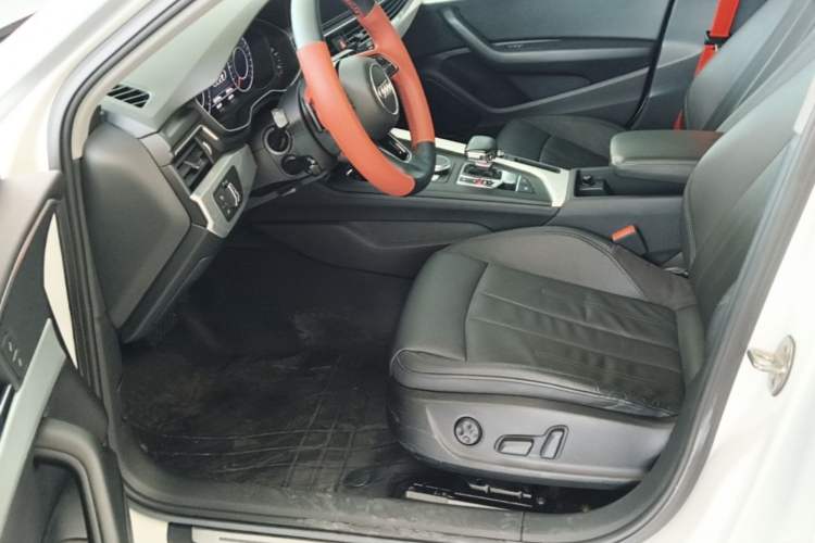 Used Audi A4L 2019 40 TFSI Fashion Edition China VI Emission Standard Left Front Seat