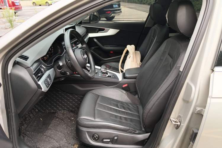 Used Audi A4L 2019 40 TFSI Fashion Edition China VI Emission Standard Left Front Seat