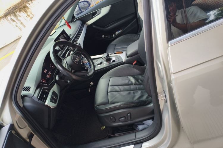 Used Audi A4L 2019 40 TFSI Fashion Edition China VI Emission Standard Left Front Seat
