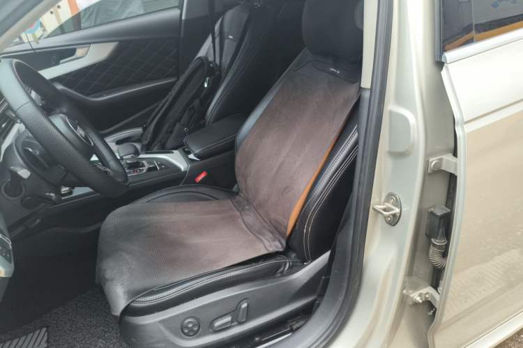 Used Audi A4L 2019 40 TFSI Ambition China VI Left Front Seat