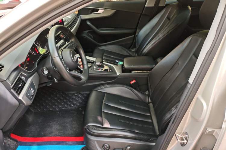 Used Audi A4L 2019 40 TFSI Ambition China VI Left Front Seat