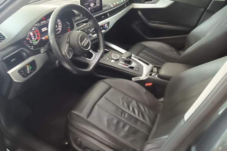 Used Audi A4L 2019 40 TFSI Fashion Edition China VI Emission Standard Left Front Seat