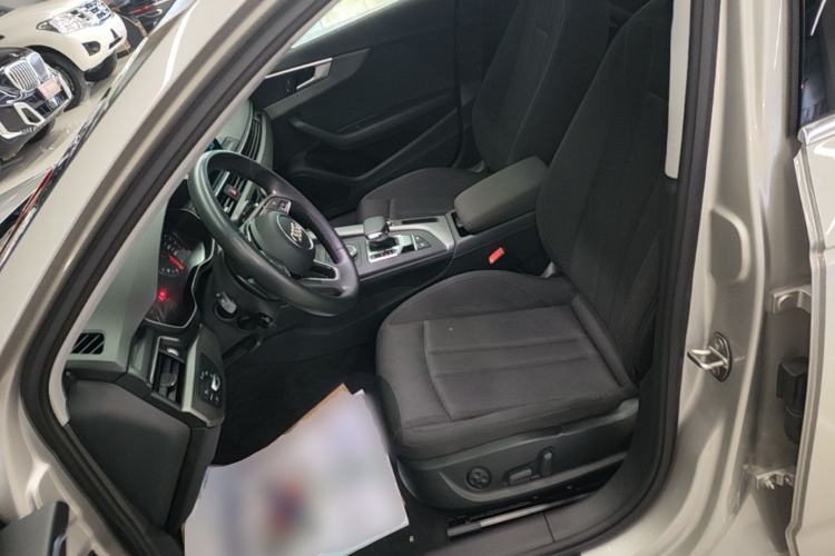 Used Audi A4L 2019 40 TFSI Ambition China VI Left Front Seat