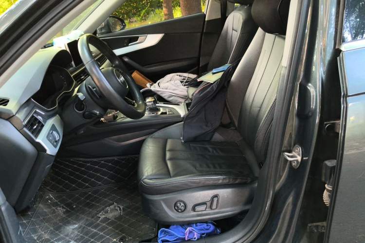 Used Audi A4L 2019 40 TFSI Fashion Edition China VI Emission Standard Left Front Seat