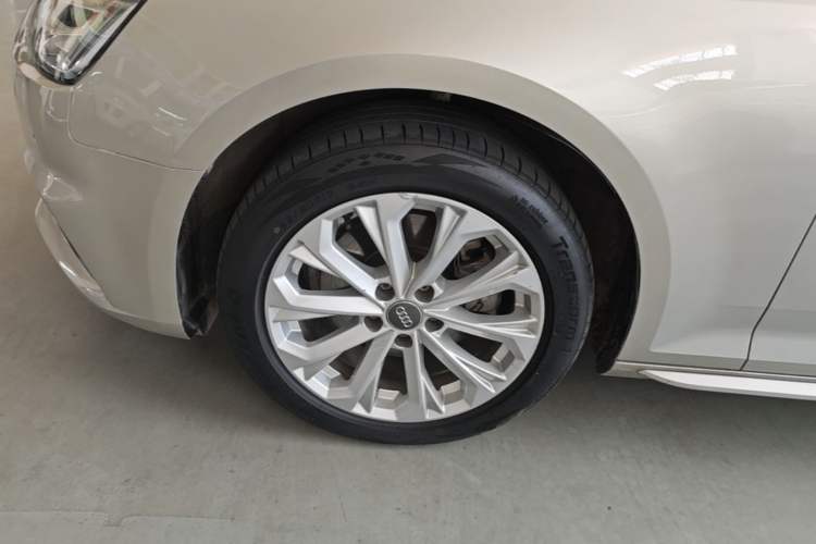 Used Audi A4L 2019 40 TFSI Ambition China VI Left Front Wheel Hub
