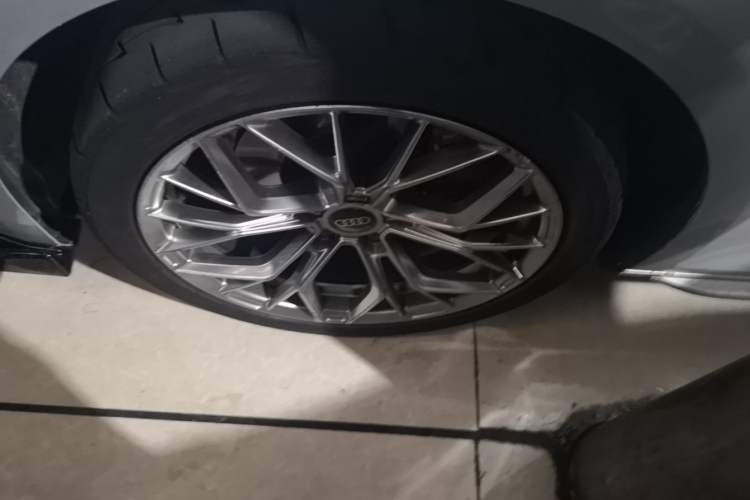 Used Audi A4L 2019 40 TFSI Fashion Edition China VI Emission Standard Left Front Wheel Hub