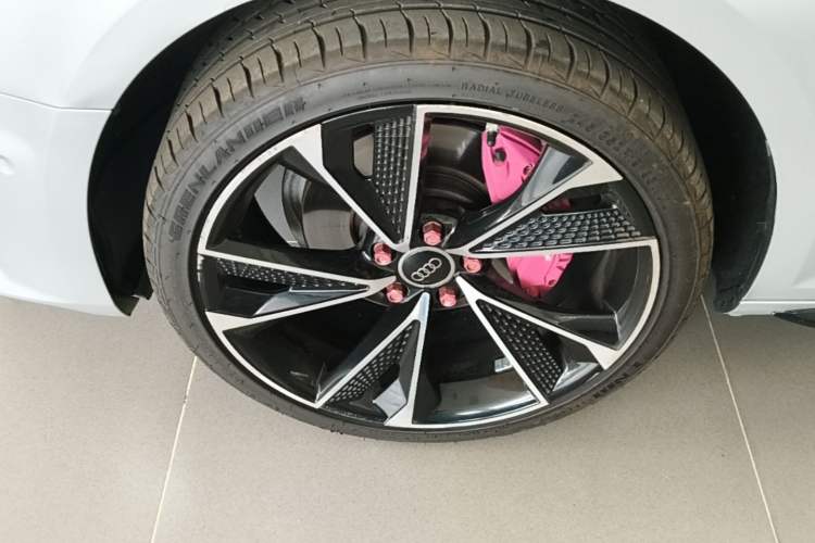 Used Audi A4L 2019 40 TFSI Fashion Edition China VI Emission Standard Left Front Wheel Hub