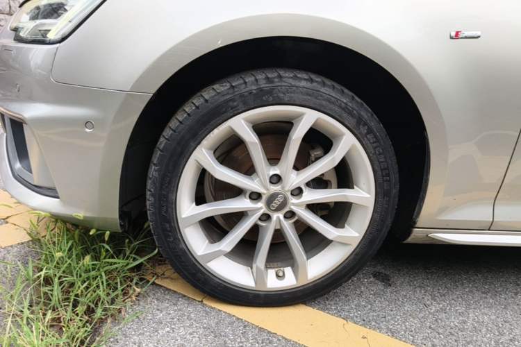 Used Audi A4L 2019 40 TFSI Fashion Edition China VI Emission Standard Left Front Wheel Hub